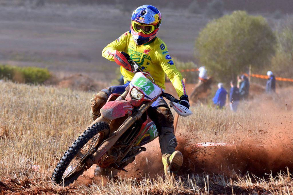 Jogo da moto de trilha na areia - Corrida de moto que empina