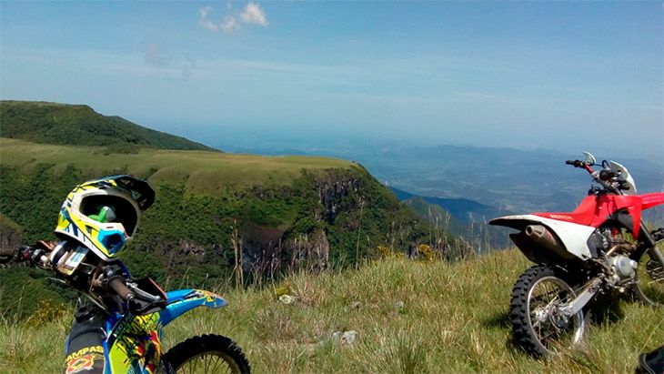 Excursão radical em motocicleta de trilha por Hidden Valley e